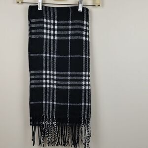 Steve Madden Blanket Scarf/Wrap with Fringe in Black & White Mixed Plaid